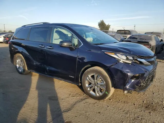 5TDDSKFC0MS031311 2021 2021 Toyota Sienna- Xse 4