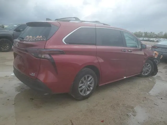 5TDYRKEC5RS188242 2024 2024 Toyota Sienna- Xle 3