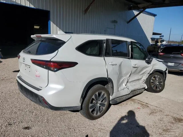 5TDGZRAH8NS546532 2022 2022 Toyota Highlander- Xle 3