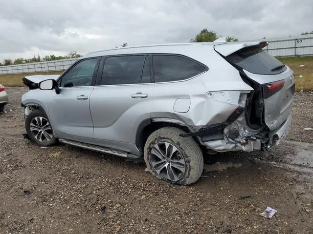 5TDGZRAH1NS555671 2022 2022 Toyota Highlander- Xle 2