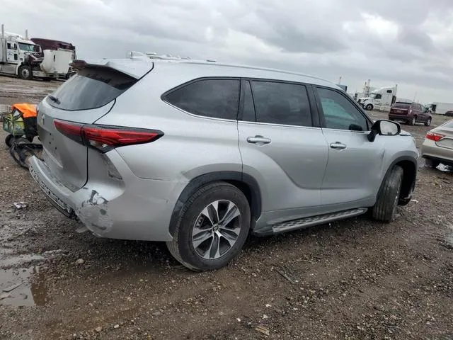 5TDGZRAH1NS555671 2022 2022 Toyota Highlander- Xle 3