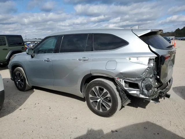 5TDGZRAH5NS099366 2022 2022 Toyota Highlander- Xle 2