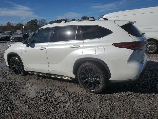 5TDGZRAH8MS528417 2021 2021 Toyota Highlander- Xle 2