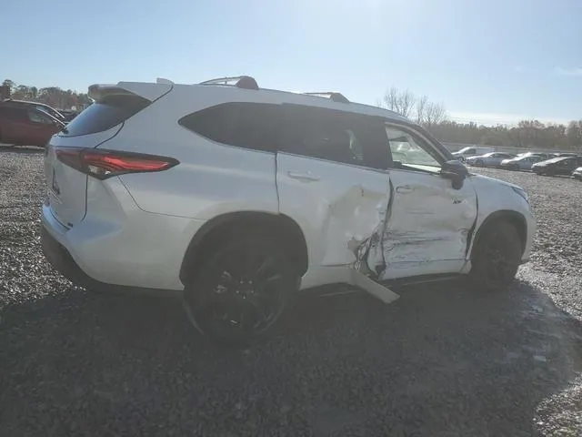 5TDGZRAH8MS528417 2021 2021 Toyota Highlander- Xle 3