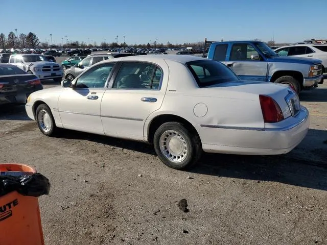 1LNHM81W3YY887532 2000 2000 Lincoln Town Car- Executive 2