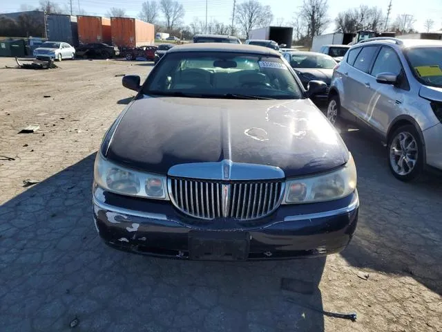 1LNHM81W51Y626165 2001 2001 Lincoln Town Car- Executive 5