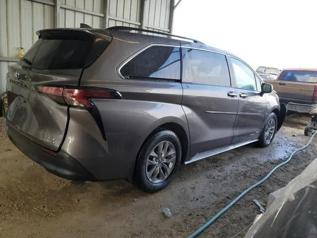 5TDYRKEC5MS037300 2021 2021 Toyota Sienna- Xle 3