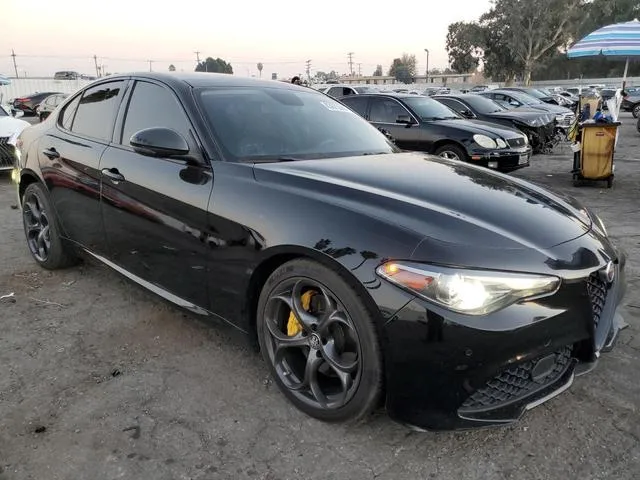 ZARFAMBN3K7621238 2019 2019 Alfa Romeo Giulia- TI 4