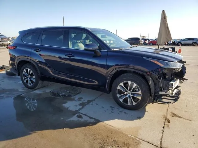 5TDGZRAH1NS123517 2022 2022 Toyota Highlander- Xle 4