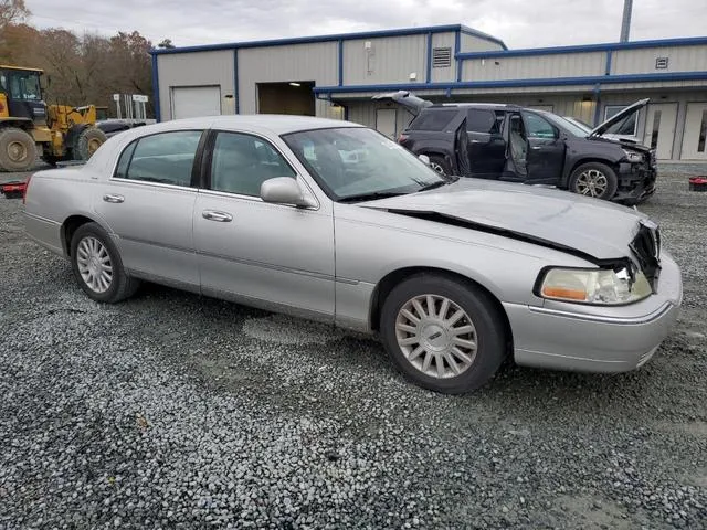 1LNHM83W94Y687763 2004 2004 Lincoln Town Car- Ultimate 4