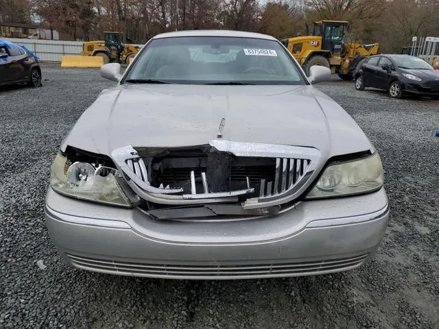 1LNHM83W94Y687763 2004 2004 Lincoln Town Car- Ultimate 5