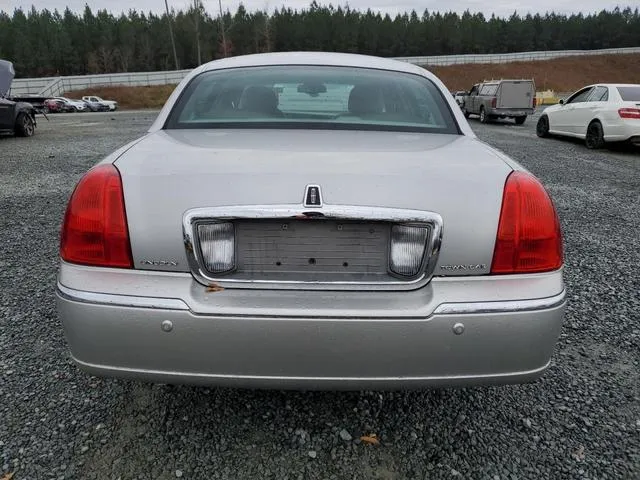 1LNHM83W94Y687763 2004 2004 Lincoln Town Car- Ultimate 6