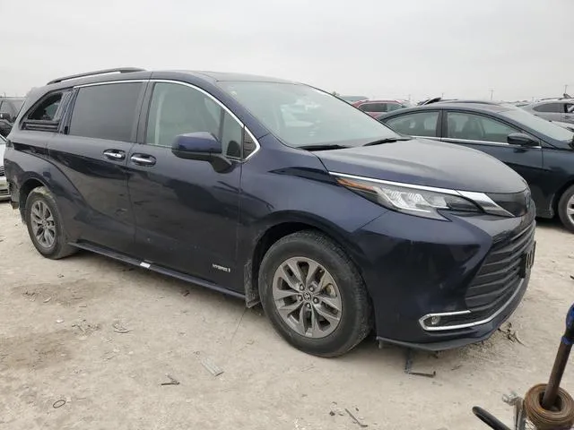 5TDYRKEC1MS060752 2021 2021 Toyota Sienna- Xle 4