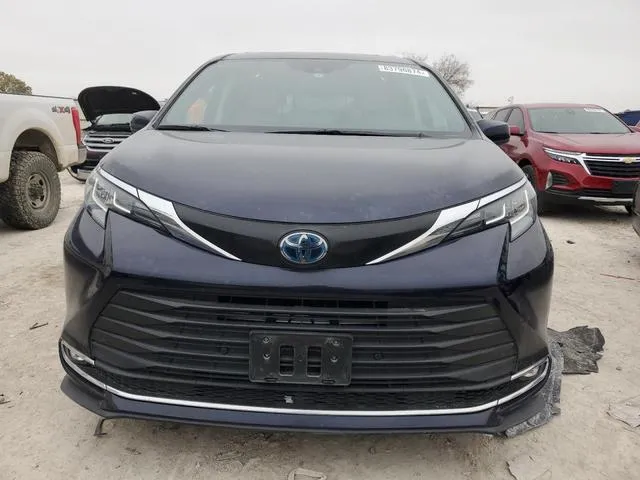 5TDYRKEC1MS060752 2021 2021 Toyota Sienna- Xle 5