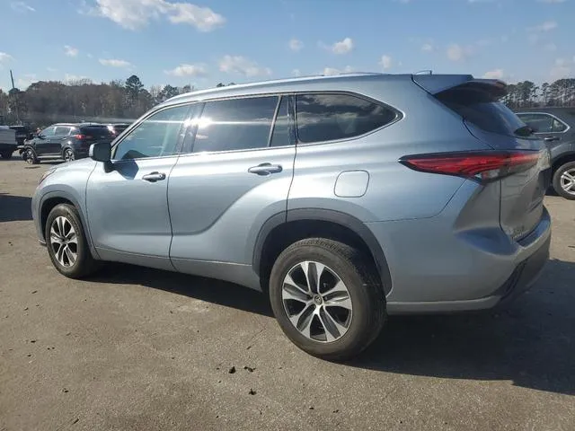 5TDGZRAH0MS039865 2021 2021 Toyota Highlander- Xle 2