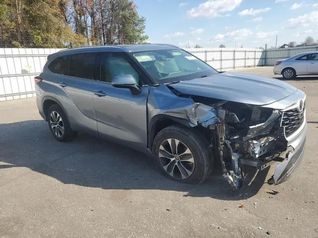 5TDGZRAH0MS039865 2021 2021 Toyota Highlander- Xle 4