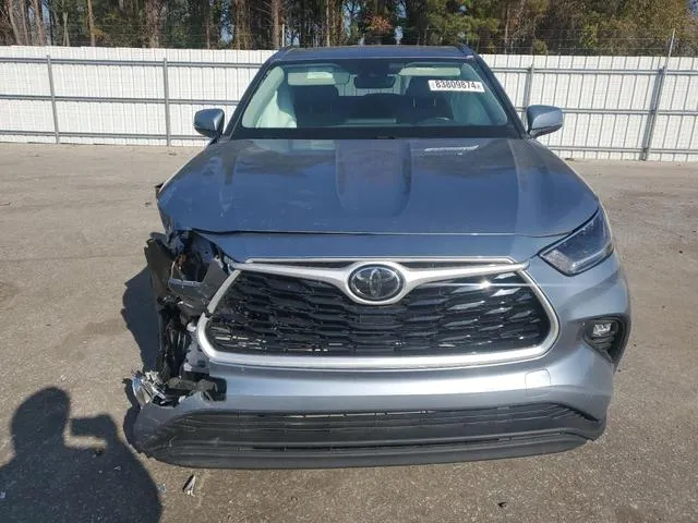 5TDGZRAH0MS039865 2021 2021 Toyota Highlander- Xle 5