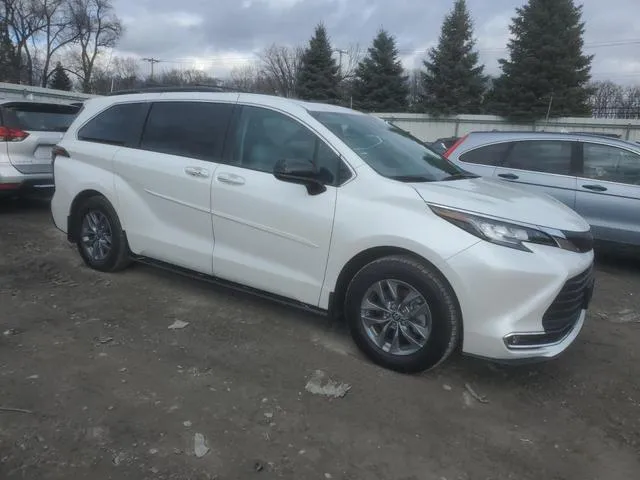 5TDYRKEC2NS135069 2022 2022 Toyota Sienna- Xle 4