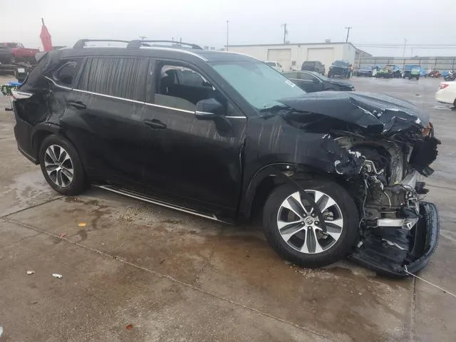 5TDGZRAH5MS060629 2021 2021 Toyota Highlander- Xle 4