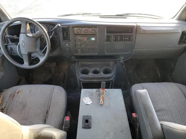 1GCGG29U141245613 2004 2004 Chevrolet Express 8