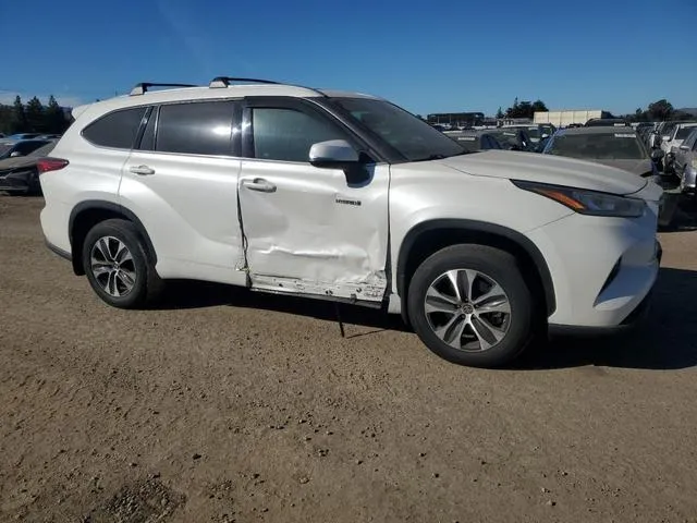 5TDHBRCH4LS506774 2020 2020 Toyota Highlander- Hybrid Xle 4