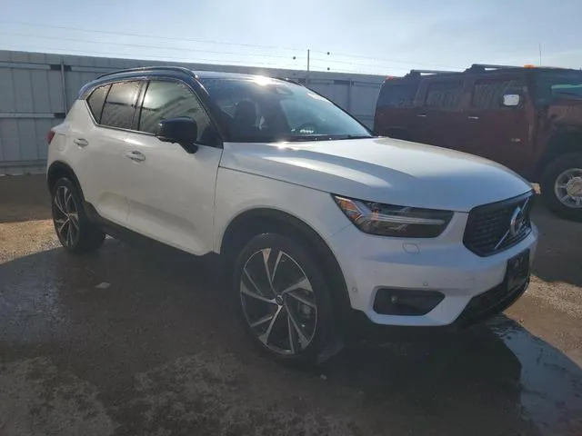 YV4162UM4M2456103 2021 2021 Volvo XC40- T5 R-Design 4