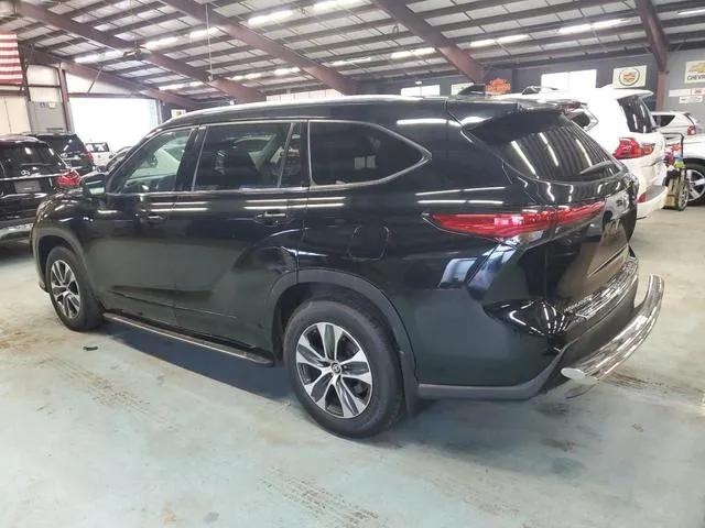 5TDGZRBH6MS533694 2021 2021 Toyota Highlander- Xle 2