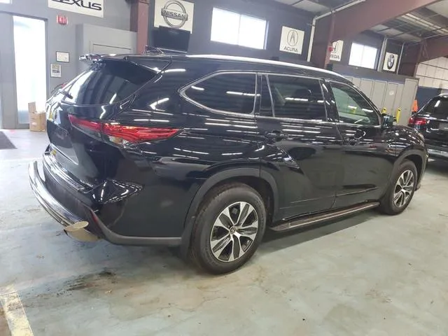 5TDGZRBH6MS533694 2021 2021 Toyota Highlander- Xle 3