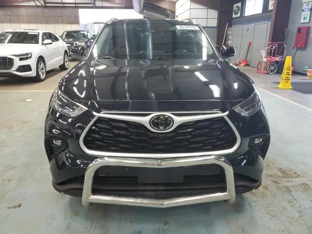 5TDGZRBH6MS533694 2021 2021 Toyota Highlander- Xle 5