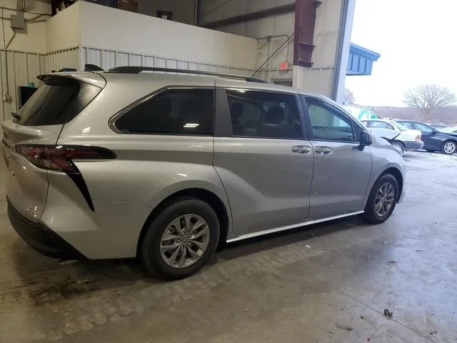 5TDYSKFC7RS151731 2024 2024 Toyota Sienna- Xle 3