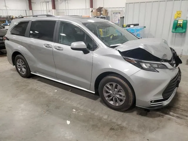 5TDYSKFC7RS151731 2024 2024 Toyota Sienna- Xle 4