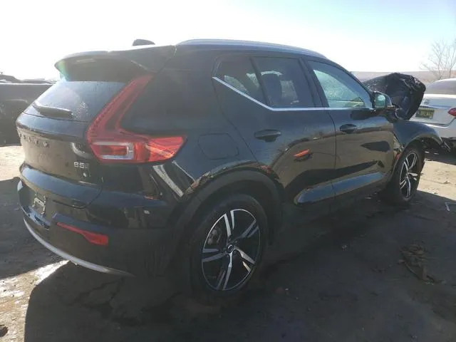 YV4L12UK9R2287435 2024 2024 Volvo XC40- Core 3