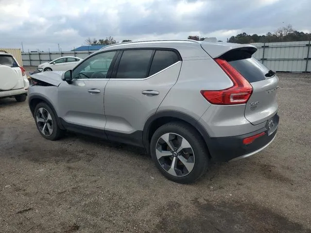 YV4L12UN4P2927283 2023 2023 Volvo XC40- Plus 2