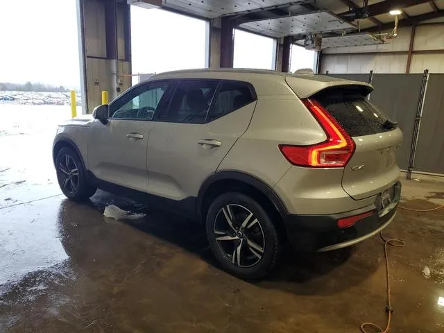 YV4L12UK8P2964620 2023 2023 Volvo XC40- Core 2