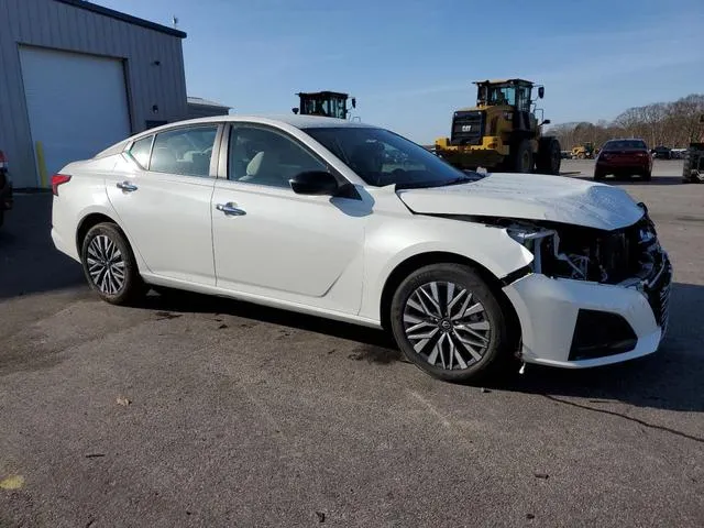 1N4BL4DW1RN352032 2024 2024 Nissan Altima- SV 4