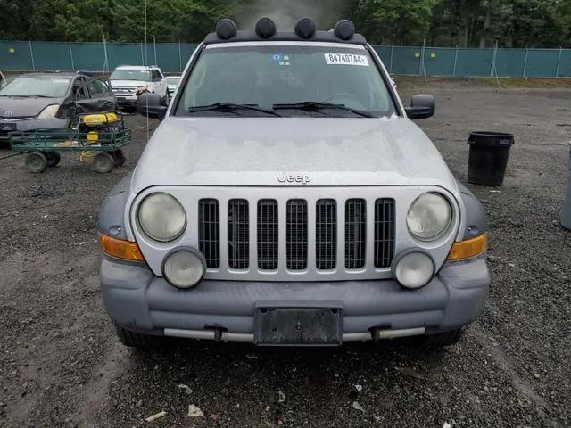 1J4GK38K06W117660 2006 2006 Jeep Liberty- Renegade 5