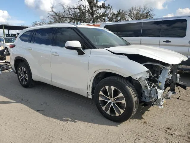 5TDGZRAH9MS031358 2021 2021 Toyota Highlander- Xle 4