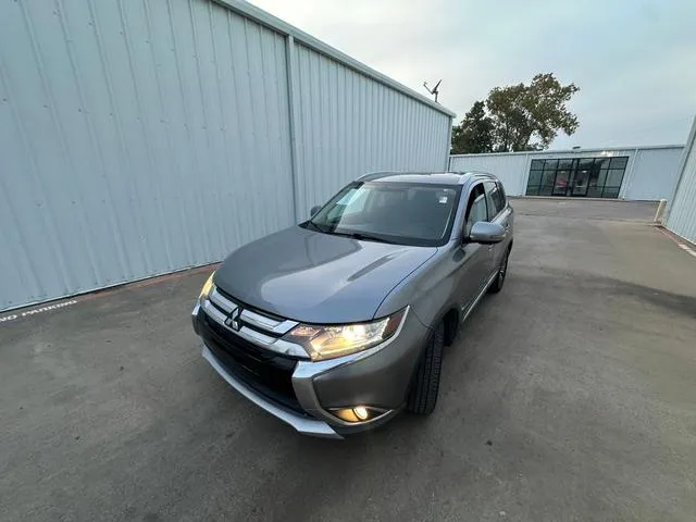 JA4AD3A36HZ047618 2017 2017 Mitsubishi Outlander- SE 2