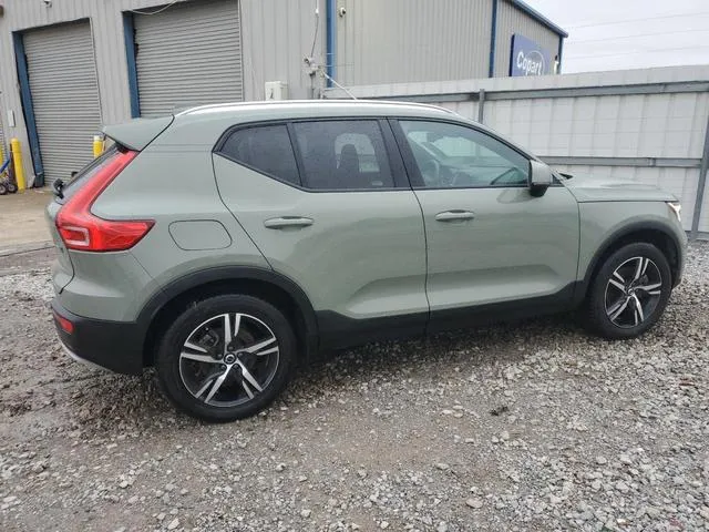 YV4L12UK4P2964761 2023 2023 Volvo XC40- Core 3