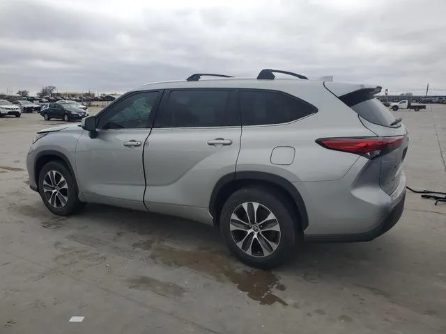 5TDGZRAH1MS056190 2021 2021 Toyota Highlander- Xle 2