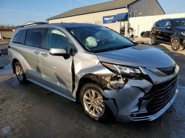 5TDYRKEC8MS068461 2021 2021 Toyota Sienna- Xle 4