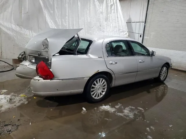 1LNHM81W24Y665543 2004 2004 Lincoln Town Car- Executive 3