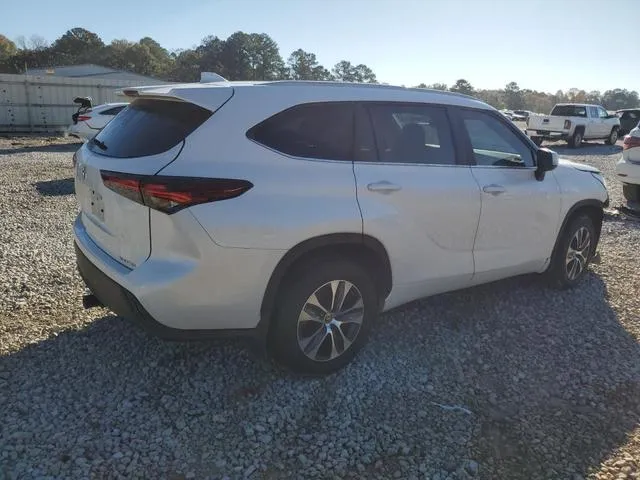 5TDKDRBH6RS545599 2024 2024 Toyota Highlander- LE 3