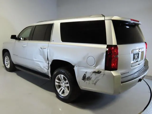 1GNSKHKC9JR395664 2018 2018 Chevrolet Suburban- K1500 Lt 4