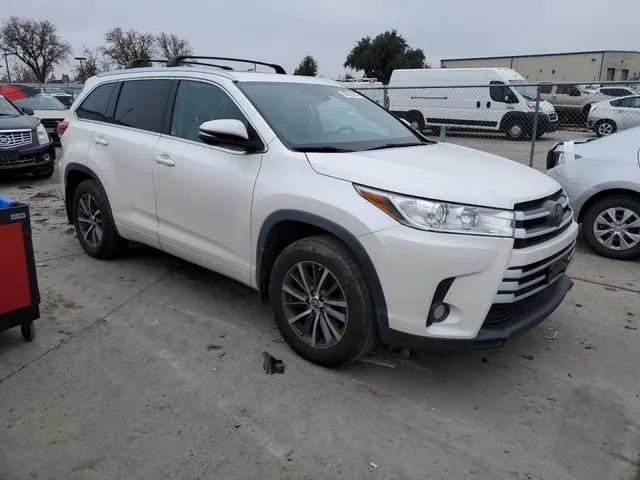 5TDJZRFH5JS851625 2018 2018 Toyota Highlander- SE 4