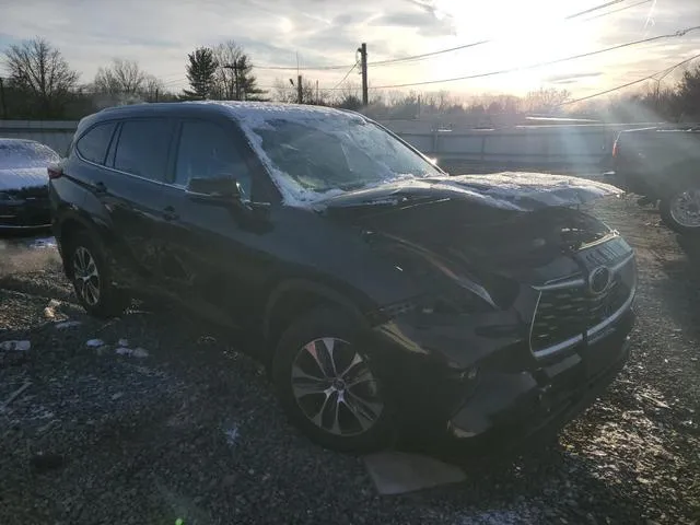 5TDGZRBH7MS058637 2021 2021 Toyota Highlander- Xle 4