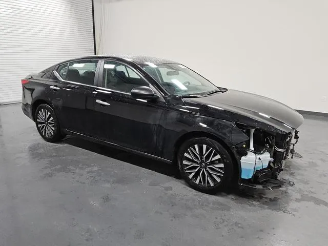 1N4BL4DV1RN397088 2024 2024 Nissan Altima- SV 4