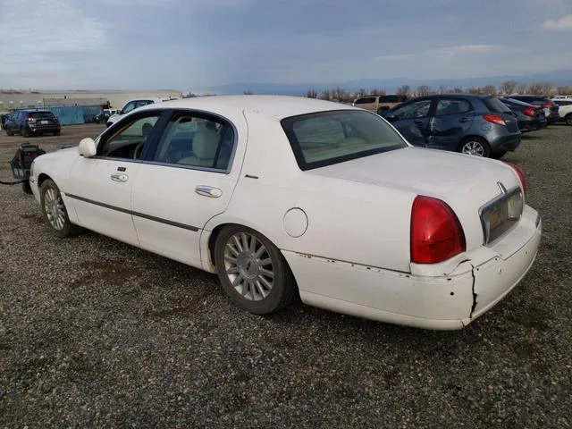 1LNHM81W33Y664125 2003 2003 Lincoln Town Car- Executive 2