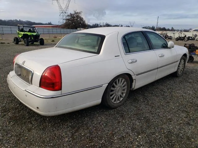 1LNHM81W33Y664125 2003 2003 Lincoln Town Car- Executive 3