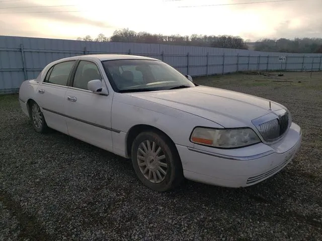 1LNHM81W33Y664125 2003 2003 Lincoln Town Car- Executive 4